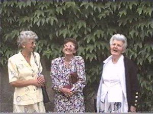 3graces.jpg (23061 octets)
