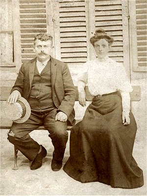 Parents d'emile garhile.jpg (41417 octets)