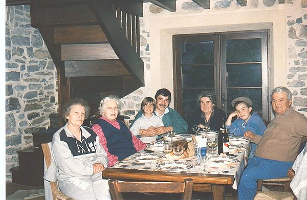 famille-table.jpg (71165 octets)