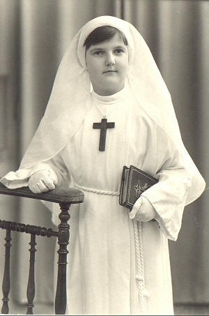 MarieCommuniante-A1.jpg (52735 octets)