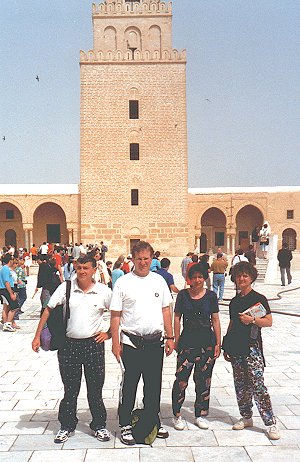 mosque-gp.jpg (48633 octets)